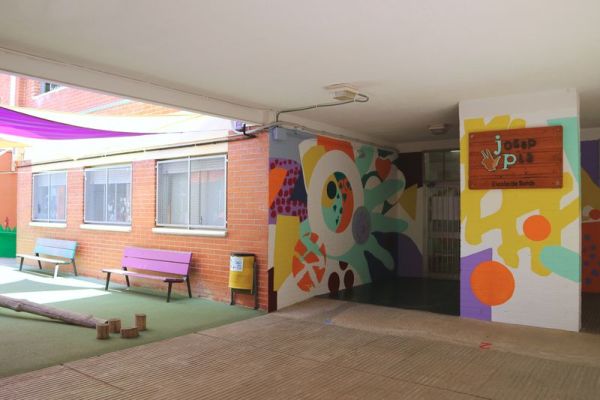 UN MURAL QUE ENS DONA LA BENVINGUDA